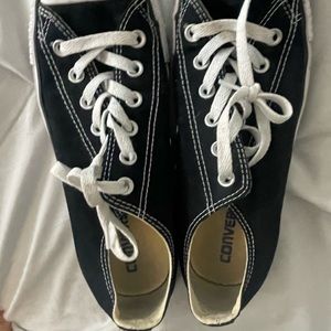 Black low top converse